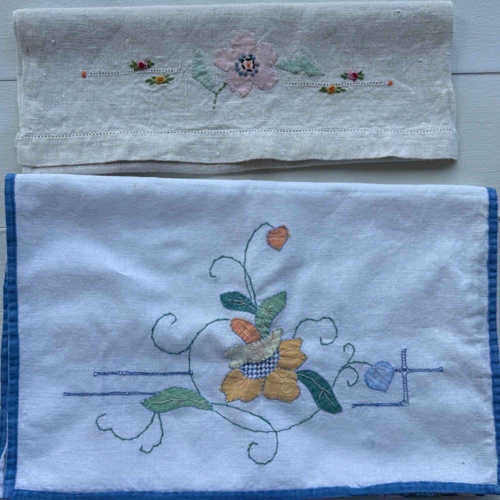 Vintage Hand Embroidered Floral Linen Table Runner Dresser Scarf Set White Tan